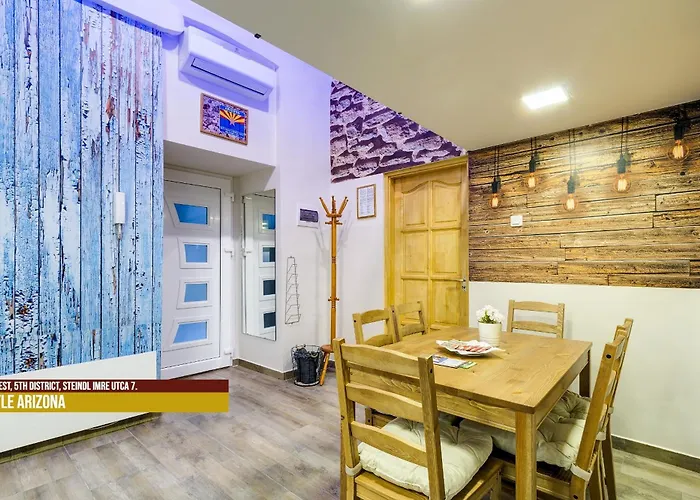 Little Americas Parliament Budapesta