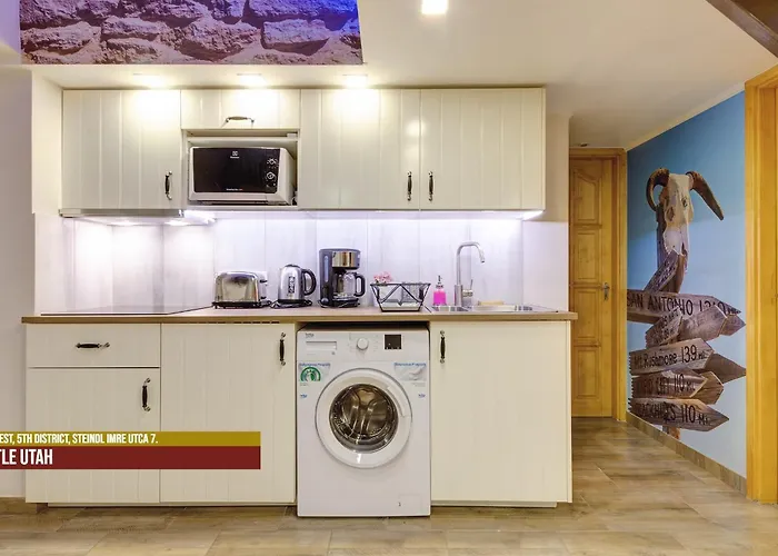 Little Americas Parliament Budapesta