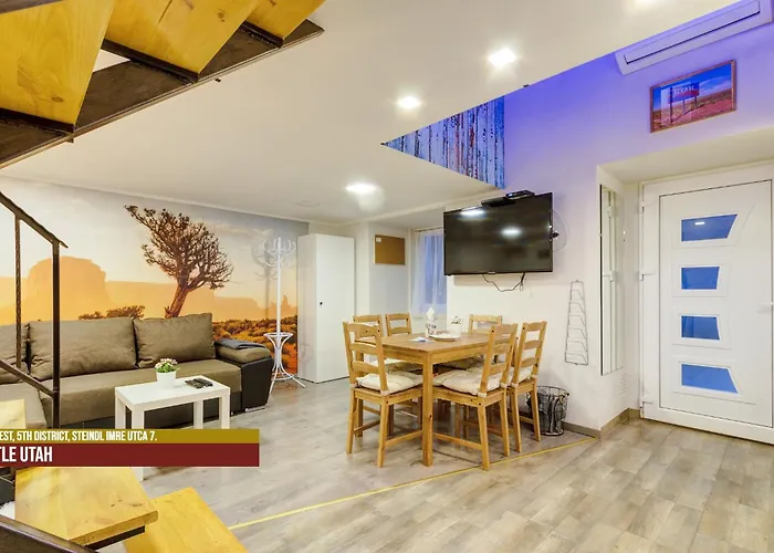 Little Americas Parliament Budapesta