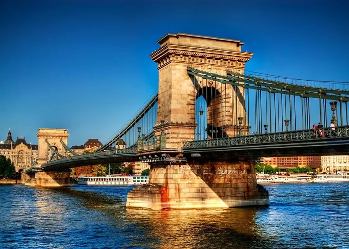 Little Americas Parliament Budapesta